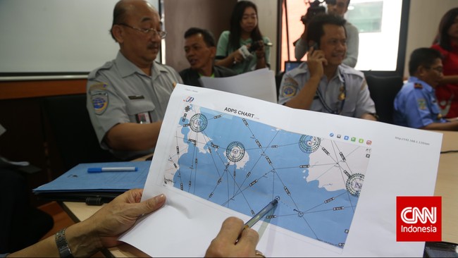 Fokus pencarian pesawat AirAsia QZ8501 hari kedua, Senin (29/12), akan dilakukan di tujuh titik. Pencarian akan mulai dilakukan pada pukul 06.00 WIB.