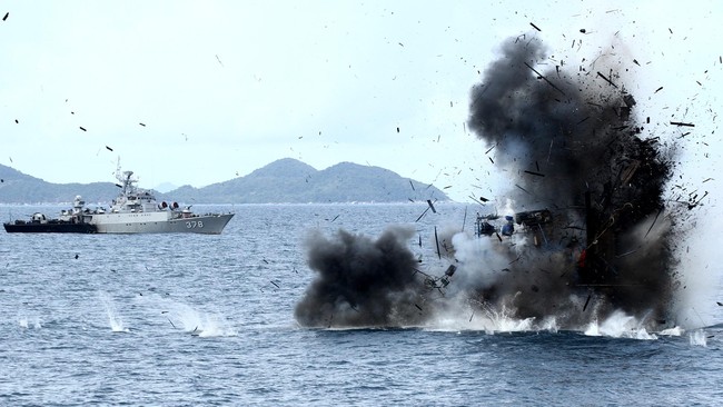 Artinya dalam setahun, kapal-kapal pengawas milik pemerintah hanya diizinkan untuk melakukan perawatan selama lima hari saja di pelabuhan.