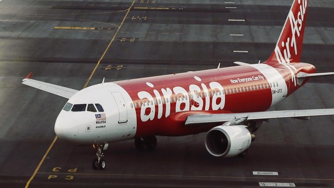 Puluhan penerbangan Lion Air delay sejak Rabu (18/2), mengakibatkan jadwal maskapai lain di Bandara Soekarno-Hatta ikut terganggu, termasuk AirAsia.
