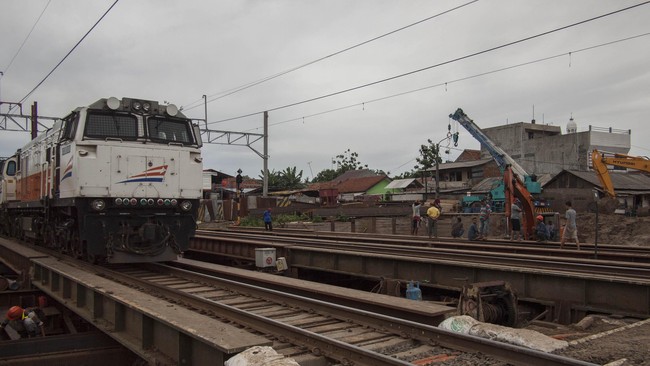 Proyek yang juga dikenal sebagai jalur kereta api Trans Sumatera akan dibangun secara bertahap dengan target penyelesaian dalam lima tahun ke depan.