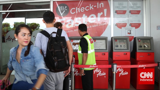 Sepanjang tahun lalu, Indonesia AirAsia menerbangkan 7,85 juta penumpang. Turun 3.310 penumpang dibandingkan 2013.