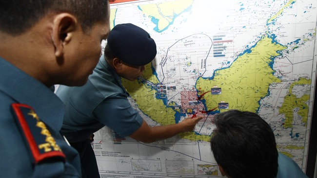 Padahal pada 6.14 WIB tersebut pesawat AirAsia QZ8501 masih tampak pada radar di ATC dan mulai lenyap pada 6.17 WIB.