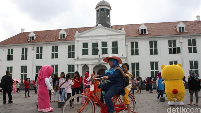 Kawasan Wisata Kota Tua Jakarta berhasil masuk ke dalam tentative list world heritage site yang akan diajukan ke UNESCO tahun 2016 nanti.