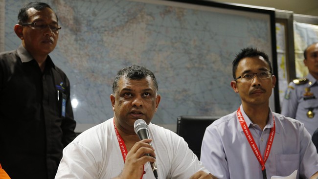 CEO AirAsia Tony Fernandes juga menekankan Emergency Locator Transmitter yang terpasang di pesawat QZ8501 pun masih dalam kondisi yang baik.
