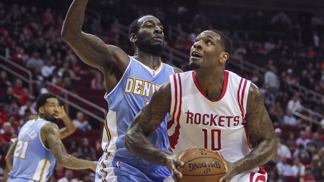 LA Lakers merekrut rookie Houston Rockets, Tarik Black, untuk mengganti pemainnya yang cedera, Xavier Henry.