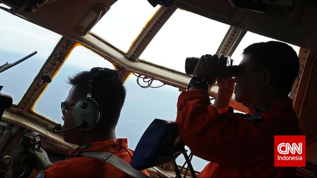 "Pencarian (pesawat) akan tetap dilakukan, namun hanya melalui jalur laut dan mengandalkan kapal-kapal yang bertugas mencari pesawat tersebut."