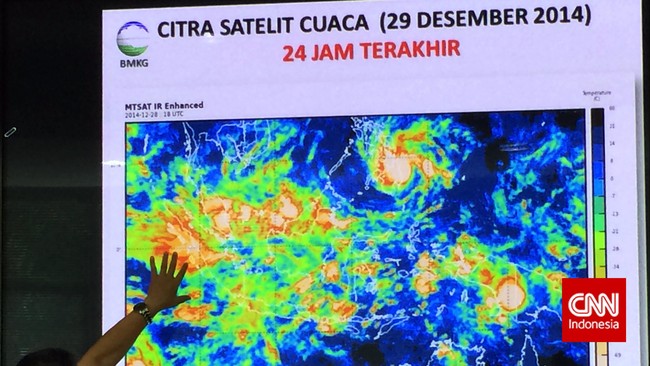 Permintaan pilot QZ8501 naik ketinggian dianggap ATC bukan untuk hindari kumulonimbus, tapi masuk jalur economic level. Makin rendah, makin boros bahan bakar.