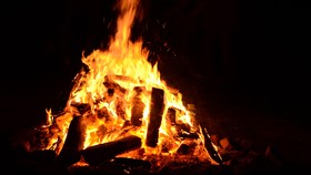 Pejabat Kota Ambon Klaim Cuma Bakar Sampah di Toilet Saat KPK Geledah