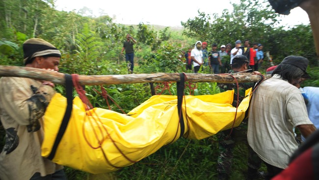Kemensos memberikan santunan masing-masing Rp15 juta untuk orang tua dua anak yang tewas tenggelam di danau yang berada di dalam kawasan RPTRA Kembangan Utara.