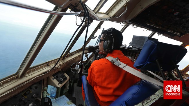 Meski tengah menjalani masa reses semua anggota DPR tetap melakukan koordinasi melalui telepon terkait pesawat AirAsia yang hilang kontak.&nbsp;