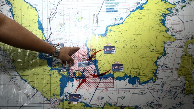 Pakar aerodinamika Djoko Sardjadimenyarankan agar tim pencari fokus melakukan evakuasi dan identifikasi korban. Selain itu, penting pula mencari kotak hitamnya.