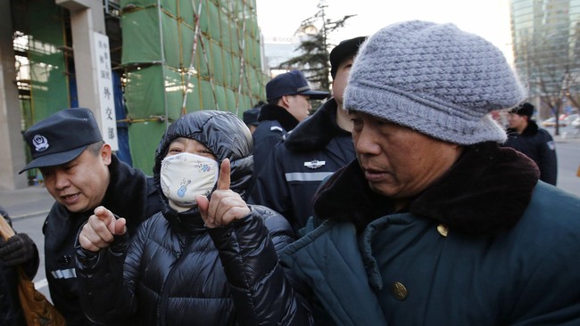Pesawat Malaysia Airlines MH370 yang hilang pada 8 Maret 2014 masih belum ditemukan. Ini berbagai teori tentang penyebab hilangnya pesawat itu.
