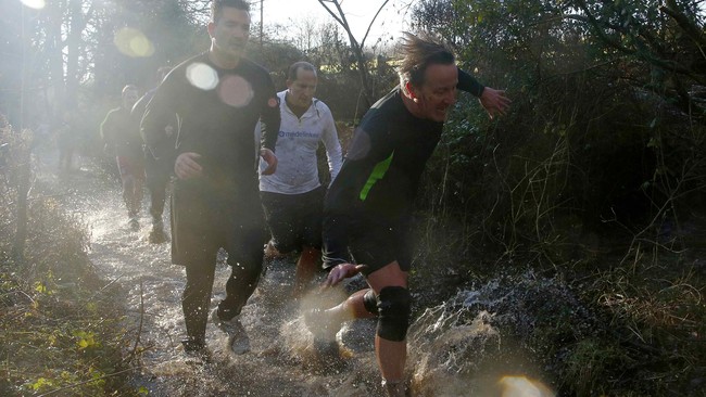 Perdana Menteri Inggris, David Cameron, bergabung dengan sejumlah pelari lainnya yang mengikuti lomba lari untuk penggalangan dana, The Great Brook Run.