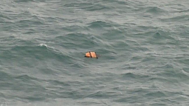 Berikut ini koordinat tempat ditemukannya sejumlah serpihan yang diduga berasal dari tubuh pesawat AirAsia QZ8501 yang mengalami kecelakaan pada Minggu (28/12).