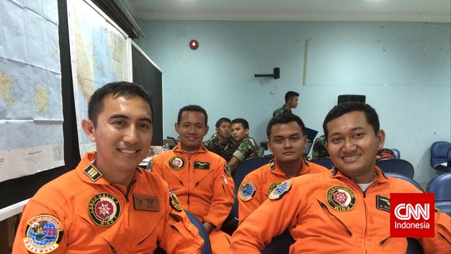 Kapten pesawat Hercules 1320 yang ditugaskan untuk mencari AirAsia QZ8501, Kapten (Pnb) Irwanda Syafriadi, sudah menduga akan menemukan puing pesawat.