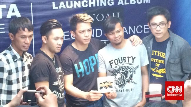 Beberapa waktu lalu grup band Noah dan manajemennya mengumumkan rencana akan menggelar World Tour. Namun, rencana ini harus ditunda.