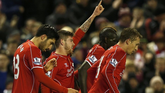 Dominasi permainan di babak pertama dipegang Liverpool. Tuan rumah sudah mengancam gawang Swansea saat pertandingan baru berjalan enam menit.