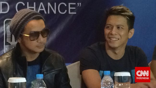 Mundurnya Reza sebagai penggebuk drum di grup Band Noah, mau tidak mau memaksa Noah harus mencari additional player untuk melengkapi musik mereka.