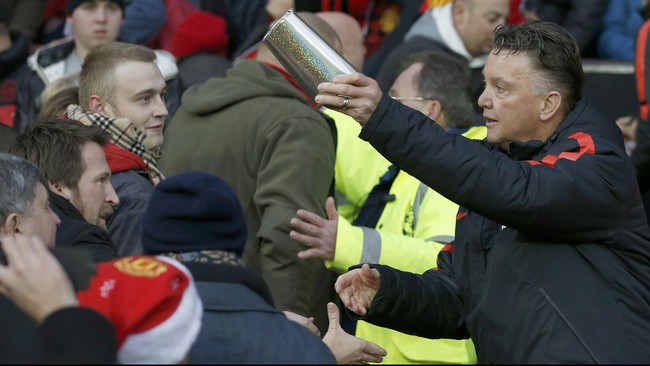 Manajer Manchester United, Louis van Gaal, dikenal sebagai manajer yang jarang meredam emosinya, baik di hadapan anak buahnya atau wartawan.