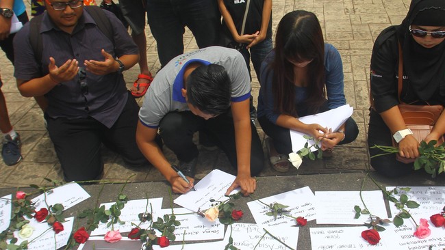 Gubernur Jakarta Ahok menyatakan, kemungkinan bakal digelar doa bersama pada akhir tahun karena suasana duka yang tengah menyelimuti masyarakat Indonesia.