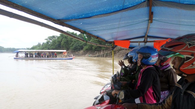 Kepala DLH Sukoharjo mengatakan dari hasil pengecekan didapati bladu alias ikan muncul di permukaan air lantaran tercemar limbah ciu.