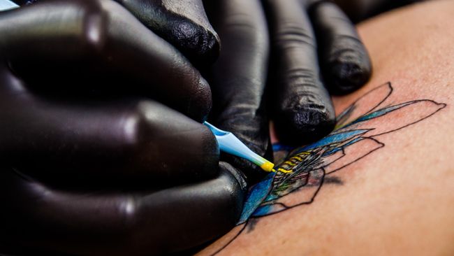 Tekniknya, yang disebut Bifosfonat Liposomal Tattoo Removal, melibatkan krim yang menggunakan pertahanan tubuh sendiri.