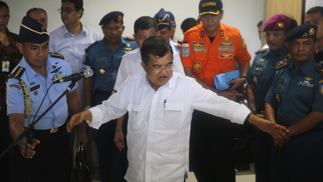 Pelemahan dari dalam jika pimpinan KPK tidak sesuai etika dan moral, dari luar kriminalisasi.