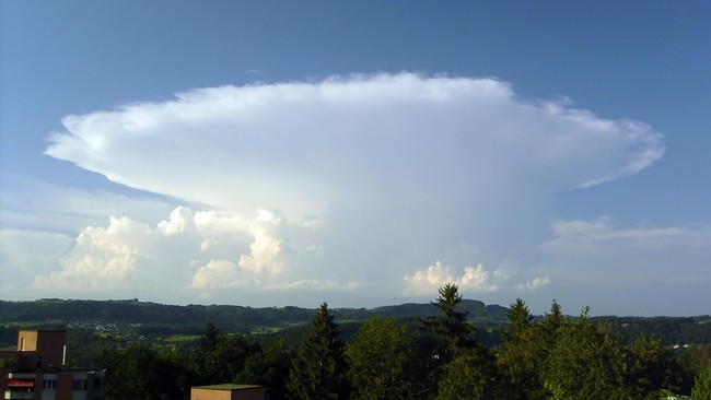Menurut pejabat di Badan Meteorologi, Klimatologi dan Geofisika (BMKG), awan Kumulonimbus memang berbahaya untuk penerbangan.