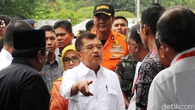 Soal Pembekuan Izin AirAsia, Wapres: Itu Urusan Menhub