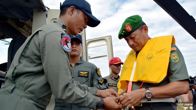Pangkalan Bun di Kalimantan Tengah adalah landasan terdekat dari ditemukannya serpihan pesawat dan jenazah. Namun proses identifikasi dipusatkan di Surabaya.