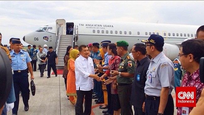 "Kita mengapresiasi kerja keras dan kegigihan tim pencari AirAsia QZ8501 yang hari ini telah menemukan titik terang dari keberadaan QZ8501," tulis Jusuf Kalla.