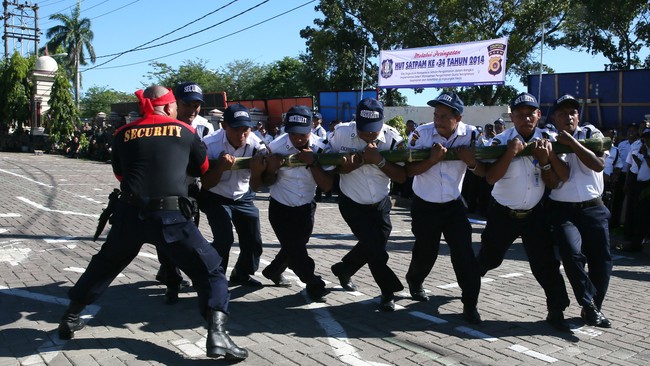 Asosiasi Profesi Satpam Indonesia (APSI) menyambut baik peraturan kepolisian soal perubahan seragam agar bisa dibedakan dari "satpam-satpaman".