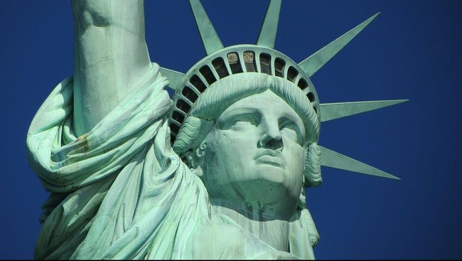 Bagian mahkota pada Patung Liberty ditutup untuk umum selama lebih dari dua setengah tahun, dan mulai 11 Oktober 2022 kembali dibuka.
