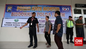Risma Bernafas Dibantu Tabung Oksigen di Crisis Centre QZ8501