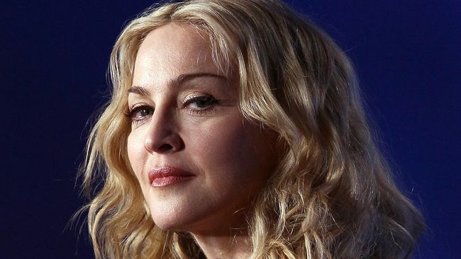 Penyanyi itu memang baru saja merampungkan lagu berjudul Illuminati, yang menjadi salah satu lagu dalam albumnya yang ke-13 Rebel Heart.