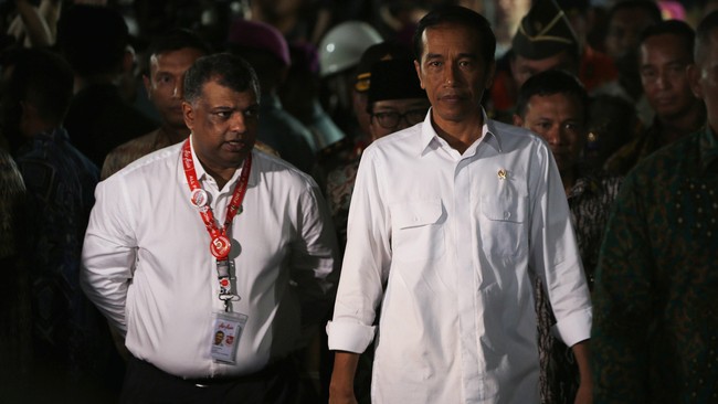 Presiden Joko Widodo mengkhususkan doa bagi para korban AirAsia QZ8501 dan kerabat serta keluarga untuk bertabah hati di peringatan Maulid Nabi Muhammad SAW.