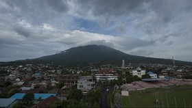 Gunung Gamalama Meletus, Bandara Ternate Ditutup