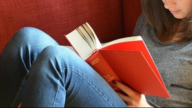 Baca Buku Bikin Anda Jadi Teman Kencan yang Lebih Baik