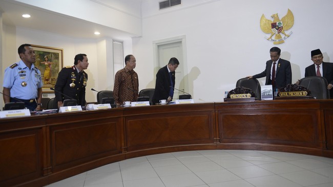 Menteri Perhubungan Ignasius Jonan melakukan inspeksi mendadak ke bandara Soetta dan menemukan masih adanya maskapai yang langgar peraturan penerbangan.