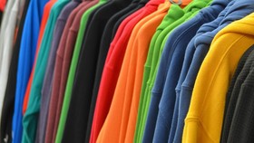 Pasangan Australia Buat Jaket Multi Fungsi Jadi 'Koper'