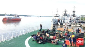 Terhadang Ombak, KN Purworejo Tak Bisa Keluar Muara Kumai