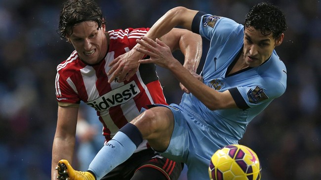 Tak mudah bagi Manchester City untuk mengalahkan Sunderland walau bermain di kandang sendiri. Beruntung ada Frank Lampard yang berhasil mencetak gol kemenangan.
