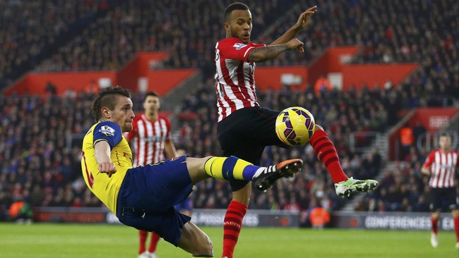 Southampton menghancurkan tim tamu, Arsenal, dua gol tanpa balas di kandang, Stadion St Mary, Kamis (1/1).