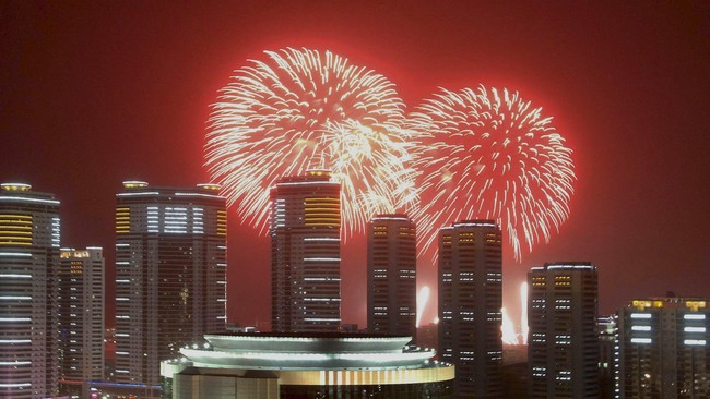 Korea Utara kebanjiran pengunjung kendati banyak citra negatif yang melekat pada negara itu. Korut menargetkan 2 juta turis pada 2020.