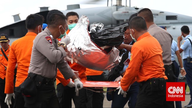 AirAsia selanjutnya akan menyerahkan jenazah Grayson, Khairunisa dan Kevin itu ke perwakilan keluarga.