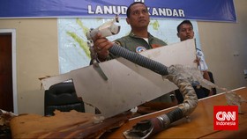 Serpihan Sayap dan Pintu Pesawat QZ8501 Ditemukan