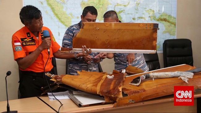 Dengan terus ditemukannya serpihan membuat kemungkinan badan utama pesawat terdeteksi sonar semakin besar..