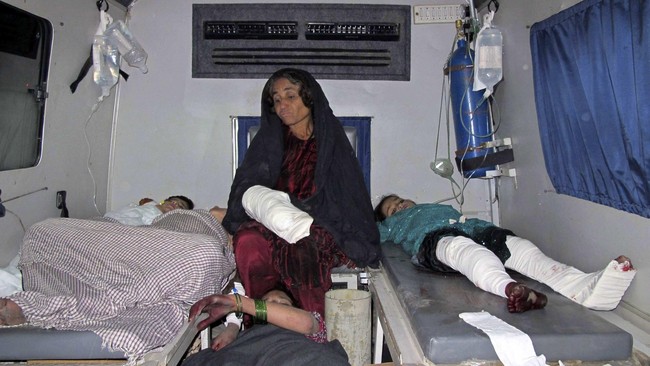 Serangan roket yang ditembakkan oleh tentara militer Afghanistan menghancurkan sebuah pesta pernikahan yang digelar di Afghanistan, Kamis (1/1).