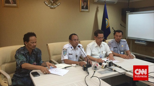 Kementerian Perhubungan akan mengaudit kinerja PT AirNav Indonesia dan PT Angkasa Pura I menyusul pelanggaran terbang Maskapai AirAsia rute Surabaya-Singapura.