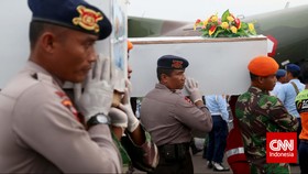 10 Jenazah QZ8501 Tiba di Surabaya